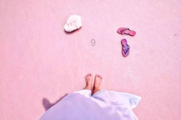 云南一隧道内发生交通事故，女司机为寻开心竟然……